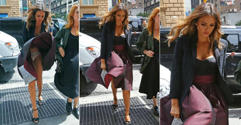 Jessica Alba deixa calcinha à mostra ao passar por saída de ar e ‘repete’ pose de Marilyn Monroe