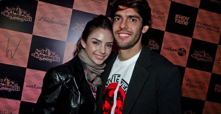 Kaká e Caroline Celico curtem festa na noite paulistana