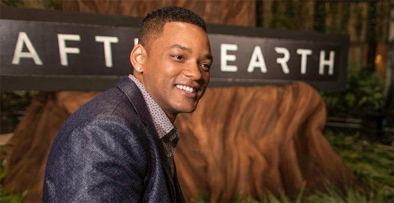 Will Smith se empolga, tira a camisa e canta hit dos anos 90 em festa
