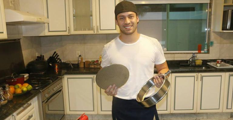 Super Chef: Rodrigo Andrade ensina receita da ‘melhor sobremesa do planeta’