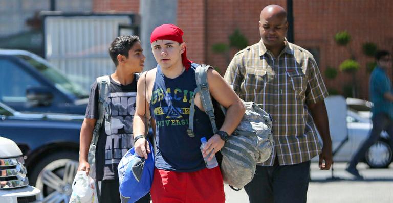 Prince Jackson, filho de Michael Jackson, mostra os músculos ao deixar academia