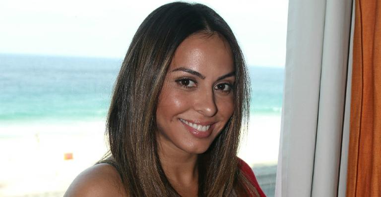 Cantora Alinne Rosa comenta rumores de romance com Neymar