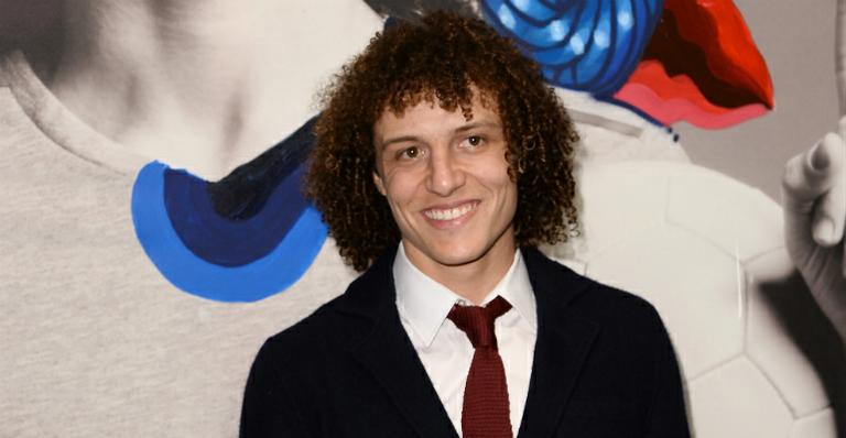 Que fofo! David Luiz abre o baú e mostra foto da infância