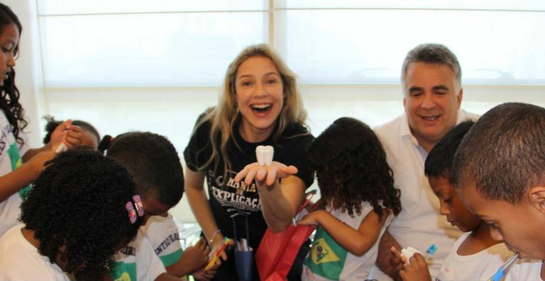 Luana Piovani vira madrinha de campanha odontológica infantil