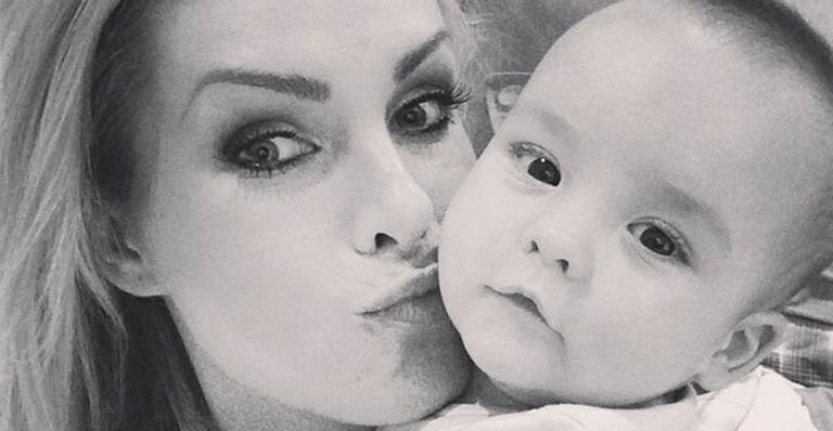 Ana Hickmann mostra “momento fashion” do filho