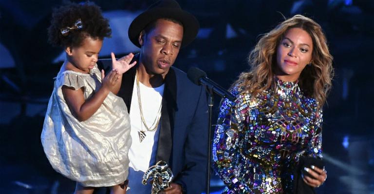 Blue Ivy, filha de Beyoncé e Jay-Z, usa vestido de R$ 800 no VMA