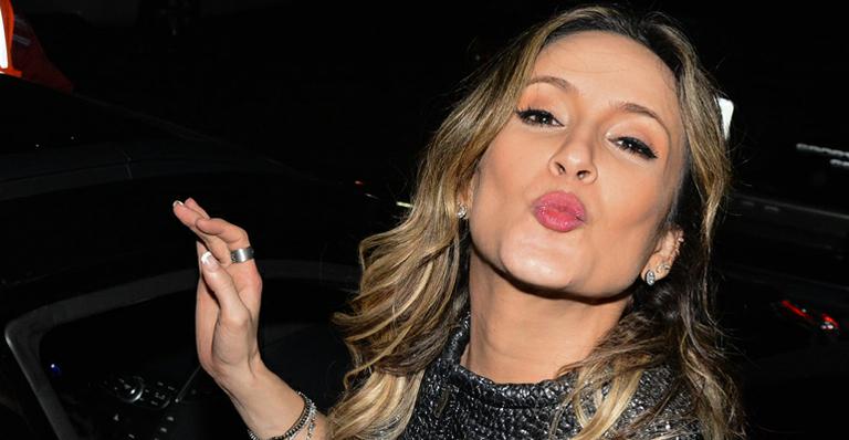 Claudia Leitte convoca os fãs para coroação como rainha de bateria