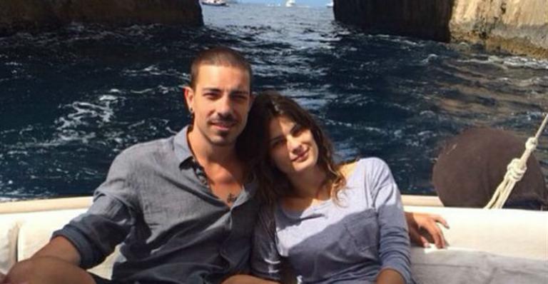 Isabeli Fontana e Di Ferrero fazem passeio romântico em Capri, na Itália