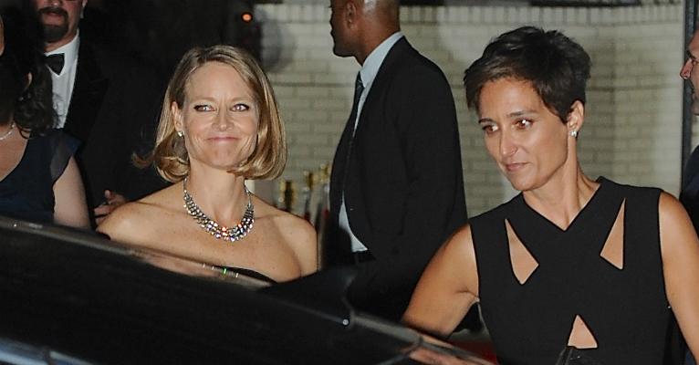 Jodie Foster e a mulher, Alexandra Hedison, fazem aparição após casamento