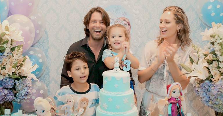 Laura, caçula de Mario Frias comemora aniversário com festa do filme Frozen