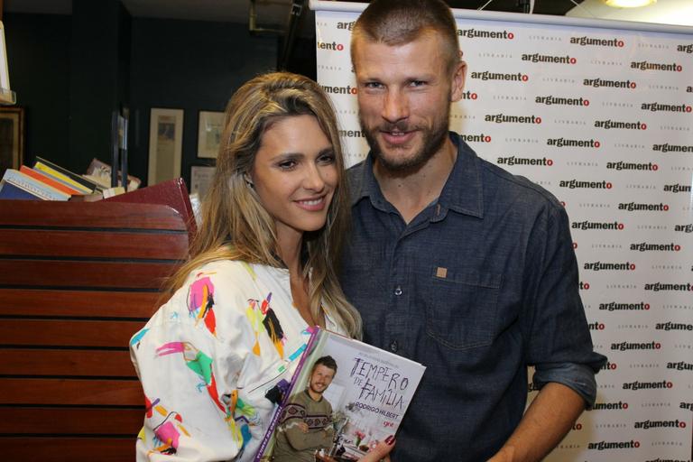 Rodrigo Hilbert diz que Fernanda Lima adora pizza e hambúrguer