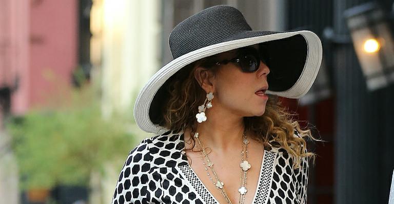 Após separação, Mariah Carey passeia com os filhos em Nova York