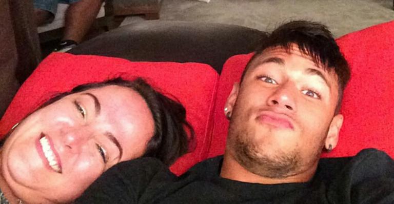 Neymar publica foto com a mãe: ‘Filme com a família’