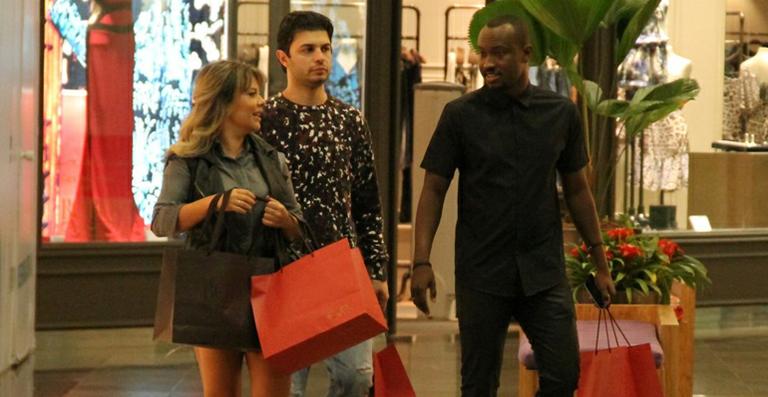 Fernanda Souza e Thiaguinho curtem passeio juntos no Rio