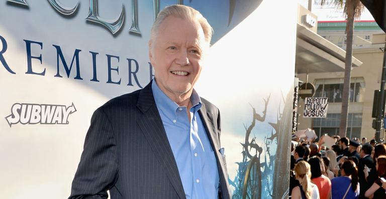 Jon Voight, pai de Angelina Jolie, não sabia do casamento da filha com Brad Pitt
