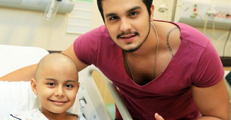 Luan Santana visita Hospital de Câncer de Barretos
