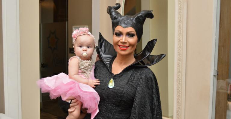 Solange Almeida se transforma em Malévola em sua festa de aniversário