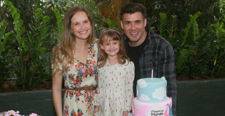 Fernanda Rodrigues celebra 1 ano do blog com familiares e amigos