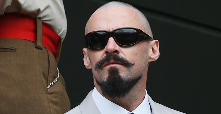 Hugh Jackman dá adeus ao visual do capitão Barba Negra