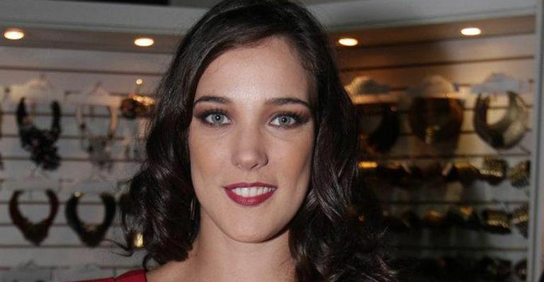 Adriana Birolli mostra foto dos bastidores de gravação da novela ‘Império’