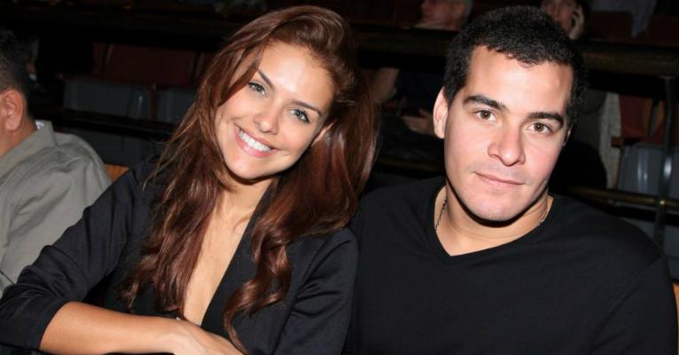 Paloma Bernardi e Thiago Martins curtem férias em Paraty