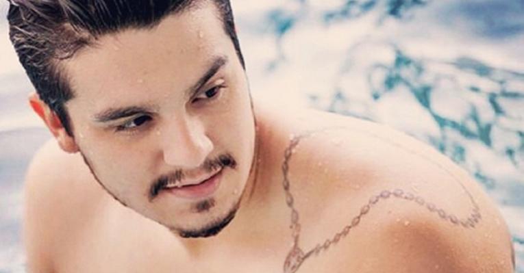 Luan Santana responde perguntas de suas fãs