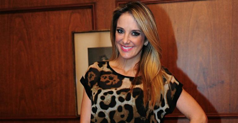 Ticiane Pinheiro mostra treino pesado em academia