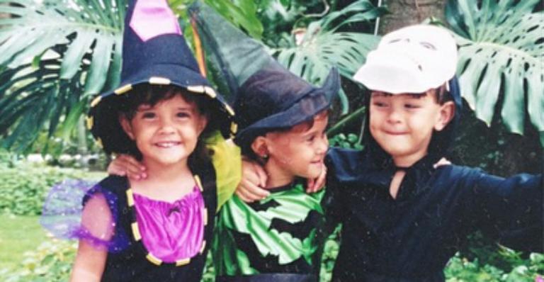 Trigêmeos de Fátima Bernardes e William Bonner aparecem pequenos em foto