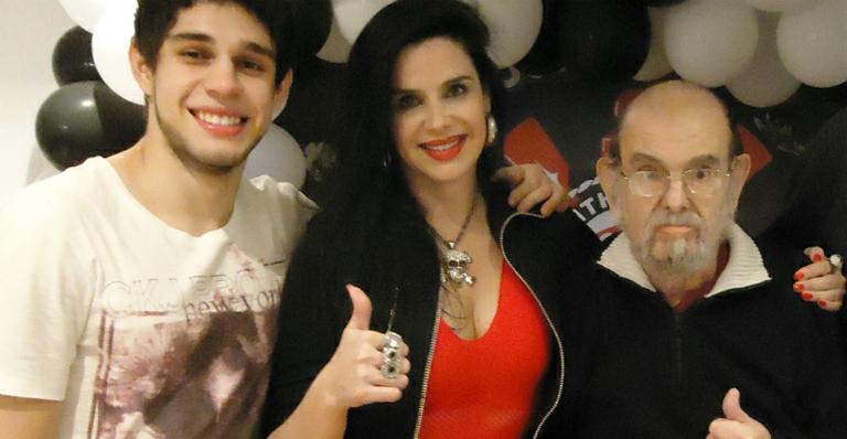 Zé do Caixão recebe alta após passar quase três meses no hospital