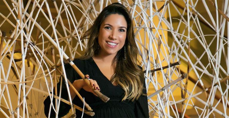 Patrícia Abravanel publica foto na maternidade