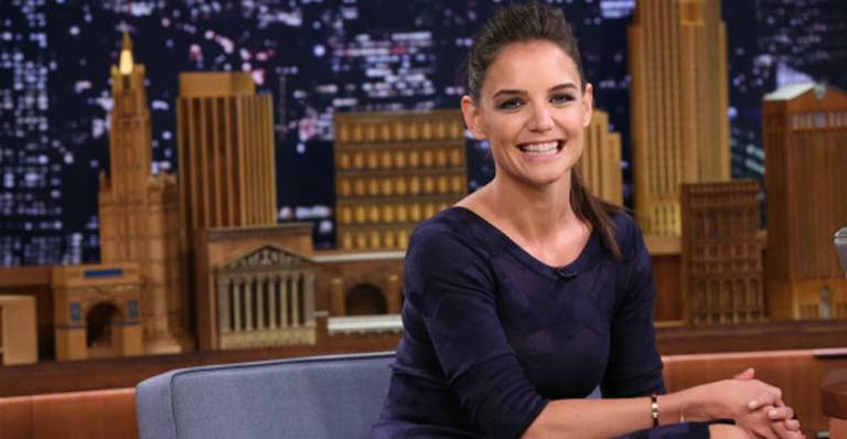 Katie Holmes dirigirá filme com roteiro do diretor de ‘A Culpa é das Estrelas’
