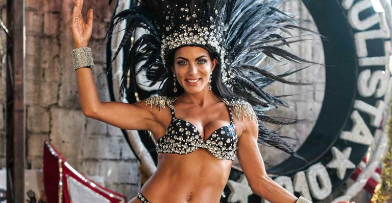 Carla Prata estreia na Gaviões da Fiel no carnaval 2015 e faz ensaio fotográfico