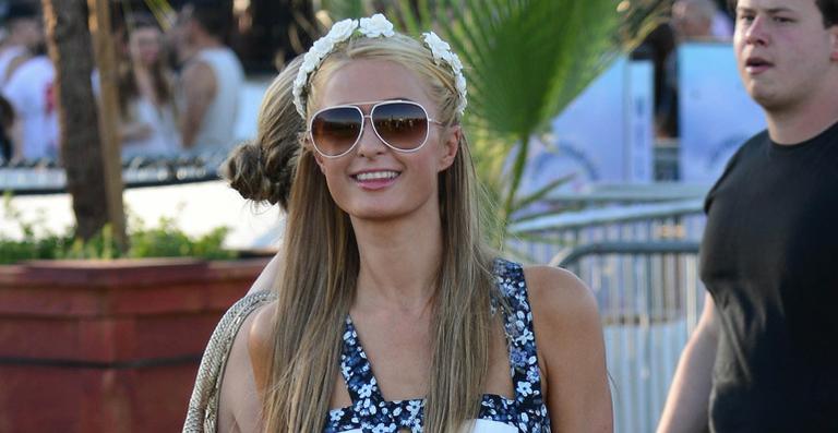 Paris Hilton paga 13 mil dólares por mini cachorro