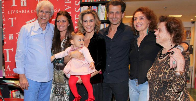 Família Antonelli marca presença em lançamento de livro