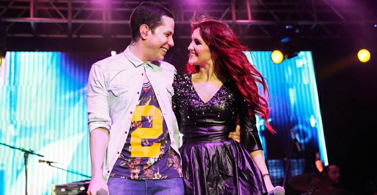 Dulce María e Christian Chávez cantam juntos durante show em São Paulo