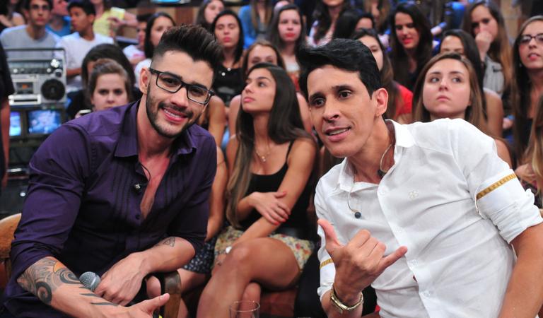 Ao lado do irmão, Gusttavo Lima relembra início da carreira: “Tachado de vagabundo”