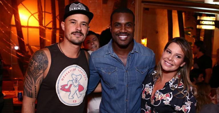 Rafael Zulu comemora aniversário com amigos famosos no Rio