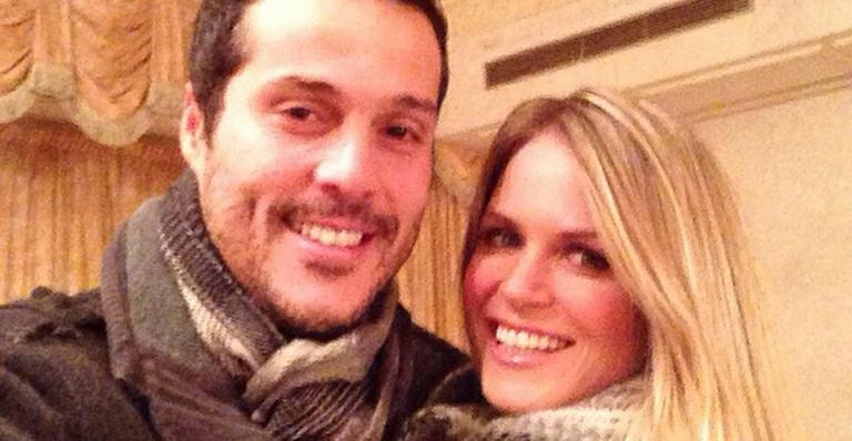 Em Dubai, Suana Werner publica foto ao lado do goleiro Julio César