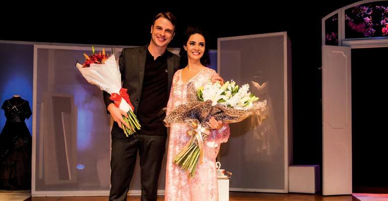 Cláudia Ohana brilha como Maria Callas em peça dirigida por Marília Pêra