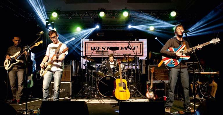 Famosos aproveitam festa da quarta edição da Rolling Stone Live, em São Paulo