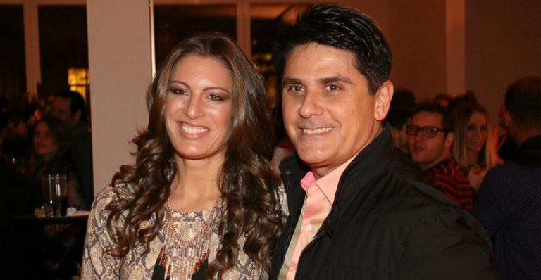 Elaine Mickely publica foto antiga de César Filho e parabeniza o marido