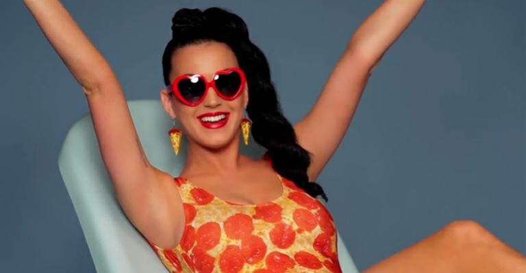 Fãs fazem fila para show de Katy Perry um mês antes