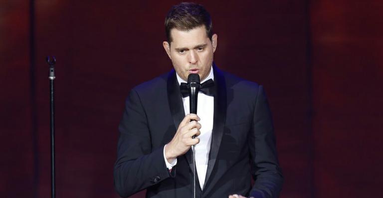 Antes de show no Brasil, Michael Bublé canta ‘Ai Se Eu Te Pego’ no camarim