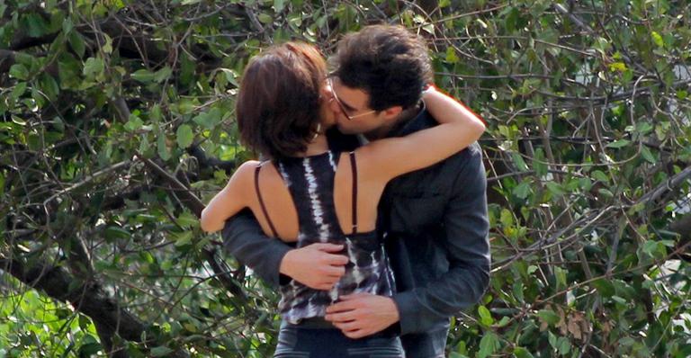 Império: Joaquim Lopes e Andréia Horta gravam cena de beijo no Rio de Janeiro