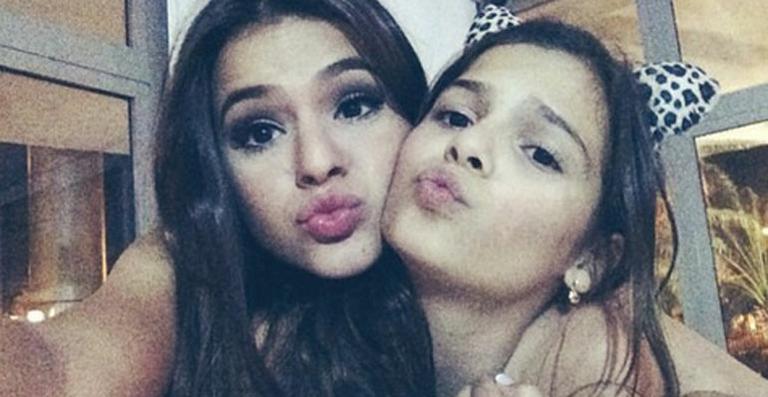 Bruna Marquezine comemora o aniversário da irmã com selfies