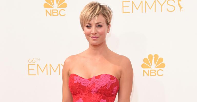 Kaley Cuoco conta como é trabalhar com o ex-namorado