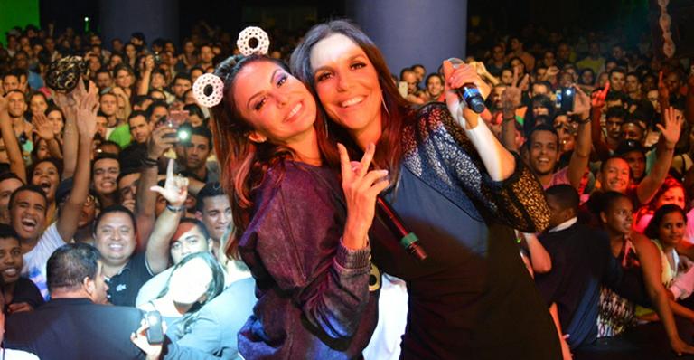 Ivete Sangalo canta com Alinne Rosa na festa ‘Bololô’ em Salvador