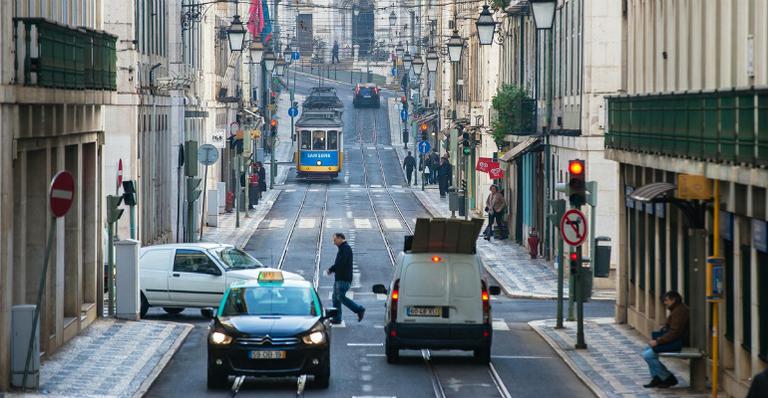 Lisboa cria campanha de luzes dançantes nos semáforos para diminuir acidentes