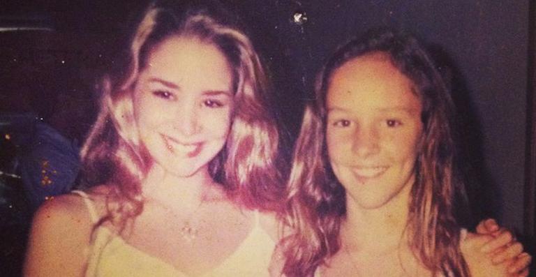 Danielle Winits aparece em foto tirada há 20 anos ao lado da atual cunhada, Marcela Nunes