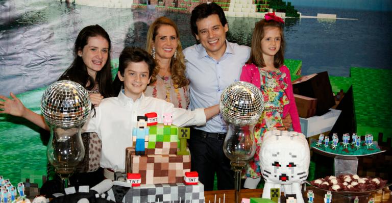 Celso Portiolli faz festa para comemorar aniversário dos filhos